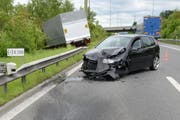 Der Personenwagen wurde bei der Kollision stark in Mitleidenschaft gezogen. (Bild: Luzerner Polizei)