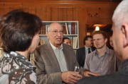 Bundesrat Pascal Couchepin beim Gespräch. (Bild Urs Hanhart/Neue UZ)