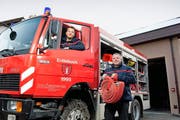 Sie stehen der fusionierten Feuerwehr künftig vor: Werner Bieri, heute Kommandant der Feuerwehr Entlebuch (links), und Roland Studer, Kommandant von Hasle. (Bild Dominik Wunderli)