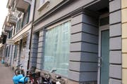 An der Bireggstrasse 20a sind die Scheiben abgedeckt. Dahinter wird fleissig gebaut und eignerichtet. (Bild: Facebook.com/gardist)