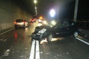 Beim Unfall auf der Axenstrasse entstand ein Sachschaden von rund 22'000 Franken.