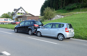 Zwei der drei Autos, die in den Unfall verwickelt waren. (Bild: Luzerner Polizei)
