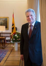 Joachim Gauck im Schloss Bellevue in Berlin. Bei seinem Besuch in der Schweiz werden unter anderem die intensiven bilateralen Beziehungen zwischen Deutschland und der Schweiz ein Thema sein. (Bild: Keystone)