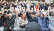 Urform der direkten Demokratie: Stimmbürgerinnen und Stimmbürger an der Glarner Landsgemeinde.Bild: Samuel Trümpy/Keystone (Glarus, 1. Mai 2016)
