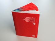 Bei der Einbürgerung sind nach geltendem Recht eingetragene Partnerschaften schlechter gestellt als Ehepaare (Symbolbild). (Bild: Christian Beutler/Keystone)