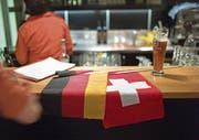 Deutsche in der Schweiz: Der Aufwand, sich für Wahlen registrieren zu lassen, schreckt viele ab. (Bild: KEY)