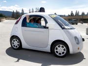 So sieht der letzte bekannte Prototyp von Google's selbstfahrendem Auto aus. (Archiv) (Bild: Keystone/FR155217 AP/TONY AVELAR)