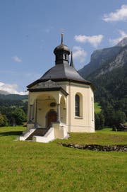 Die Heiligkreuz-Kapelle in Grafenort ist für 700'000 Franken innen und aussen restauriert worden. (Bild: Markus von Rotz (NZ))