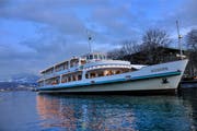 Die Europa in der Dämmerung an der Schiffslände Luzern. (Bild: pd)