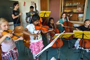 Das interkulturelle Kinder- und Jugendstreichorchester des Quartiers Basel-/Bernstrasse «BaBeL Strings» wurde 2016 vom Rotary Club Luzern unterstützt. (Bild: Nadia Schärli, Luzern, 27. Juni 2016)