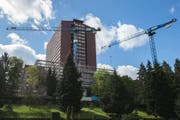Das Kantonsspital in Luzern. Auf dem Bild ist das neue Zentrum für Intensiv- und Notfallmedizin im Bau zu sehen. (Bild Dominik Wunderli)