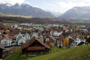 Die Obwaldner Regierung (im Bild Sarnen) ist mit der Tiefsteuerstrategie zufrieden. (Bild: Keystone)