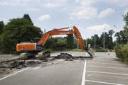 Im Bereich des Anschlusses Sarnen-Nord und auf der angrenzenden Kantonsstrasse Sarnen - Kerns wird der Deckbelag erneuert. (Bild: Symbolfoto)