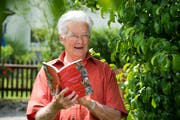 Josef Röösli (83) hat mehr als 4000 Mundart-Wörter aus dem Entlebuch gesammelt. Nun hat er ein Buch mit den Ausdrücken veröffentlicht. (Bild Eveline Beerkircher)