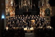 Vielseitige und berührende Chorklänge bot das Collegium Vocale zu Franziskanern beim Jubiläumskonzert. (Bild: Dominik Wunderli)