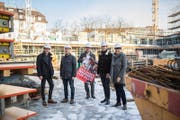 Sie hatten keinen Erfolg mit ihrer Initiative: Yannick Gauch, Marcel Budmiger David Roth, Daniel Gähwiler und Yvonne Zemp (von links) auf der Himmelrich-Baustelle in Luzern. (Bild: Roger Grütter (Luzern, 4. März 2018))