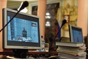 Das Oberste Gericht hat die Haftstrafe gegen Ildar Dadin (Bildschirm) aufgehoben.Bild: Anatoliy Zhdanov/Getty (Moskau, 22. Februar 2017)