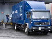 Der Schweizer Transportlogistiker Kühne+Nagel legte im ersten Quartal insbesondere im Landverkehr in Europa deutlich zu.(Archivbild) (Bild: KEYSTONE/GAETAN BALLY)