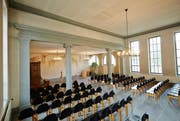Das Dach der Abdankungshalle im Friedhof Friedental wird ab Montag saniert. (Bild: Jakob Ineichen / Neue LZ)