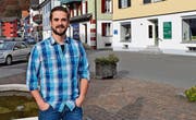 Maurus Föhn ist aktiver Feuerwehrmann, Präsident des Jodlerklubs und will Gemeindeschreiber in Muotathal werden. Bild: Laura Inderbitzin (Bild: Laura Inderbitzin)