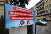 Erst auf den zweiten Blick erkennt man den Urheber des Plakats, hier an der Maihofstrasse in Luzern. (Bild: Stefanie Nopper)