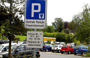 Auf diesem Parkplatz soll das Altersheim entstehen. (Archivbild Martin Heimann/Neue ZZ)