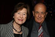 Alt Bundesrätin Elisabeth Kopp mit ihrem Ehemann Hans W. Kopp an der Premiere des Weihnachtszirkus Conelli im November 2008. (Bild André Häfliger/Neue LZ)