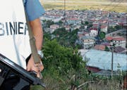 Nach der blutigen Mafia-Abrechnung in Duisburg vor zehn Jahren geriet der 4000-Seelen-Ort erstmals in die Schlagzeilen. (Bild: Franco Cufari/EPA (San Luca, 16. August 2007))