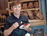Bruno Heini in der Konditorei Heini. (Bild: Roger Grütter/Pius Amrein)