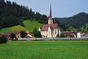 Die Regioexpresszüge (im Bild bei Escholzmatt) verkehren ab Fahrplanwechsel 2015 nicht mehr zwischen Luzern und Bern. (Bild: BLS)