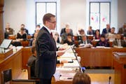 Finanzdirektor Kaspar Michel brachte das Budget 2014 im Kantonsrat fast ungeschoren durch. (Bild: Laura Vercellone / Neue SZ)