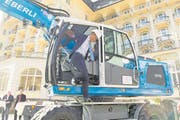 Der chinesische Investor Yunfeng Gao am Montag, 4. April 2016, anlaesslich des Spatenstichs fuer den Neu- und Umbau des 5-Sterne Grand Hotels Titlis Palace, welches aus dem bisherigen Hotel Europaeischer Hof und auf dem Bauland des ehemaligen Hotel Kurpark in Engelberg entsteht. (KEYSTONE/Urs Flueeler) (Bild: Urs Flüeler/Keystone (4. April 2016))