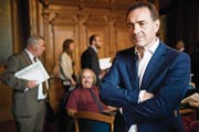 Der Initiant der Wiedergutmachungs-Initiative, Guido Fluri, im Bundeshaus. (Bild: Anthony Anex/Keystone (Bern, 15. September 2016))