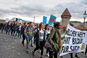 Besonders in der Bildung kommen jetzt noch weitere Sparmassnahmen dazu. Das versuchten Schüler am vergangenen Montag mit einer Demonstration in Luzern zu verhindern. (Bild Nadia Schärli)