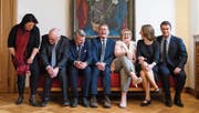 Die Berner Regierung (von links): Christine Häsler (Grüne, neu), Pierre Alain Schnegg (SVP), Christoph Ammann (SP), Christoph Neuhaus (SVP), Beatrice Simon (BDP), Evi Allemann (SP, neu), Philippe Müller (FDP, neu). (Bild: Anthony Anex/Keystone (Bern, 25. März 2018))