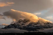 In den Bergen kommt es am Mittwoch zum Wintereinbruch. Im Bild zu sehen ist der Pilatus beim Wintereinbruch im Jahr 2013. (Bild: Roger Grütter / Neue LZ)