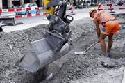 In Cham und Hünenberg kommt es in den nächsten Wochen zu Behinderungen. (Symbolbild Werner Schelbert)