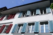 An der Grabenstrasse in Zug werden im Zuge der Lärmsanierung die Fenster ersetzt. (Bild: Zuger Zeitung/ Archiv)