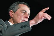 Ignazio Cassis nutzt das WEF in Davos, um Kontakte zu knüpfen. (Bild: Walter Bieri/Keystone (Zürich, 19. Januar 2018)