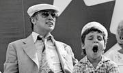 Der Vater: «Wenn alle Politiker wie der wären, würde auf der Welt Frieden herrschen», sagte John Lennon über Pierre Trudeau. Der Vater von Justin Trudeau war von 1968 bis 1984 mit Unterbrechungen kanadischer Premierminister. Das Bild von 1978 zeigt den im Jahr 2000 verstorbenen Premierminister mit seinem sechsjährigen Sohn Justin. (Bild: Getty)