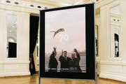 Das Locarno-Plakat zum 70sten: Bush, Reagan und Gorbatschow winken. (Bild: Thomas Delley/Keystone)