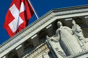 Das Bundesgericht hat die Begrenzung der Aufenthaltsdauer von Asylsuchenden in einer Gemeinde als zulässig beurteilt. (Bild: Keystone / Laurent Gillieron)
