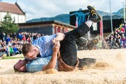 Die Entscheidung: Christian Schuler bezwingt im Schlussgang Andreaas Ulrich nach 6 Minuten. (Bild: Roger Grütter / Neue LZ)