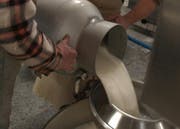Die Biobauern freuts: Angebot und Nachfrage bei der Biomilch halten sich die Waage. (Bild Carmela Odoni/Neue LZ)