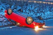 Das verunfallte Auto auf der A2 in Sempach. (Bild Luzerner Polizei)