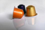 Allein die Nestlé-Tochter Nespresso setzt mit Kaffeekapseln pro Jahr geschätzte 5 Milliarden Franken um. (Bild: Nadia Schärli)