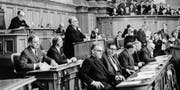Ein Blick in den Nationalratssaal im Jahr 1966: Schon damals erhielten die Parlamentarier ein Jahresgrundeinkommen von 26 000 Franken.Keystone