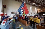 Fahnenweihe der Brass Band Kirchenmusik Wiggen in der Pfarrkirche Wiggen. (Bild: Jakob Ineichen (27. August 2017))