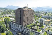 Blick aus der Luft auf das Luzerner Kantonsspital. (Bild: René Meier (Luzern, 8. Juni 2014))