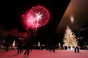 Auch in diesem Jahr findet am 1. Januar ein Neujahrs-Feuerwerk im Luzerner Seebecken statt (Foto vom 1. Januar 2012). (Bild: Philipp Schidli / Neue LZ)